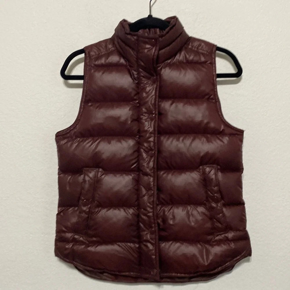 J.Crew Shiny Burgundy Down Filled Quilted Puffer Vest Size XS - Picture 1 of 9